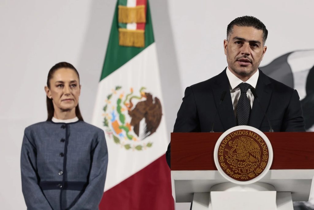 MEXICO RECIBE A NOEM